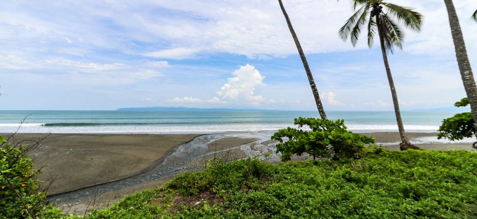 Beachfront Property in Pavones with Multiple Ocean View Building Areas