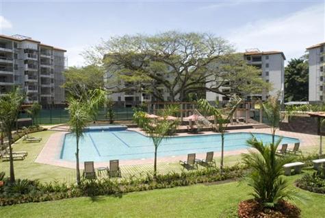 2 Bedroom Beach Condo in Jaco with Pool View