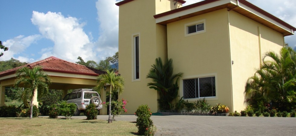 Modern Three Bedroom Home on Over an Acre in Quepos