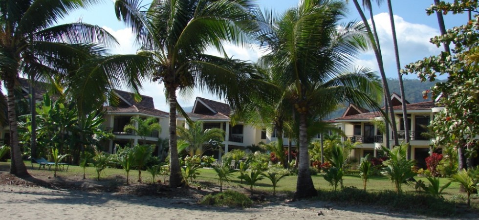 Oceanfront Beach House in Upscale Golf Resort Community