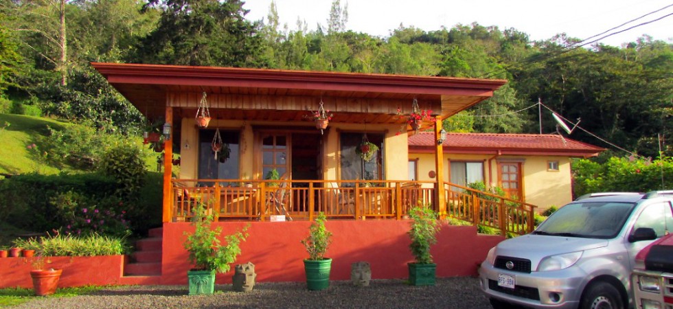 Bird Sanctuary, Nature Reserve and Mountain Lodge Above San Isidro