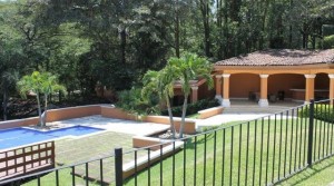 Convenient Condo In The Guachipelin Neighborhood Of Escazu