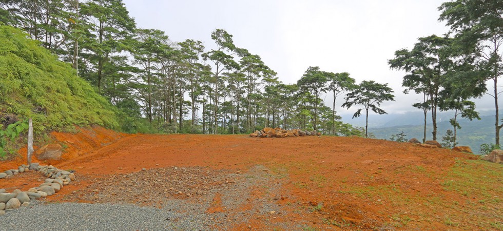 Large Home Site In An Exclusive Dominical Mountain Community