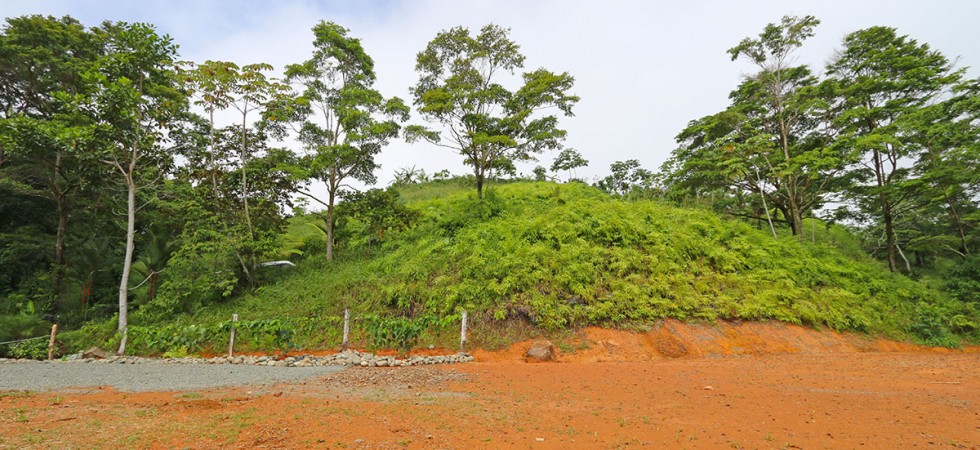 Large Home Site In An Exclusive Dominical Mountain Community