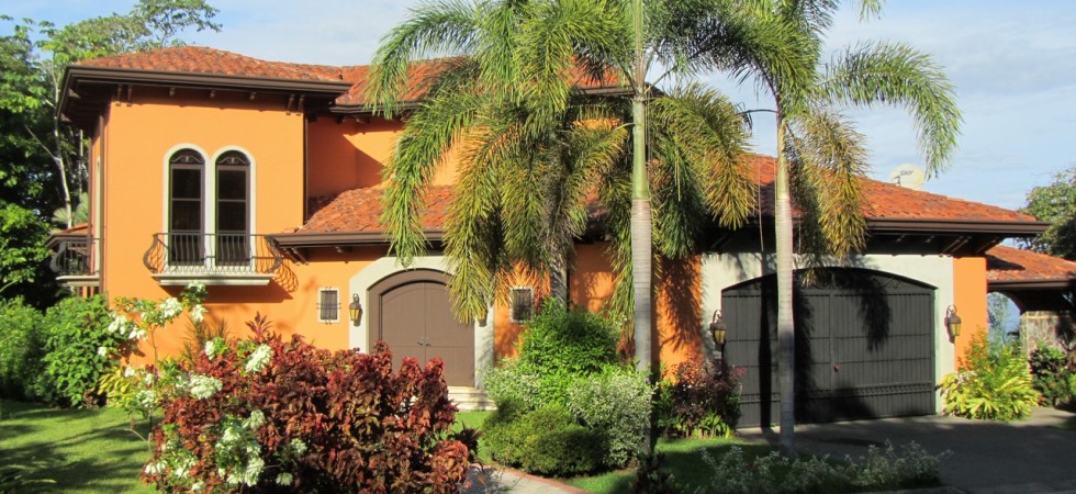 Great Deal For A Luxury Vacation Home In The Las Olas Community
