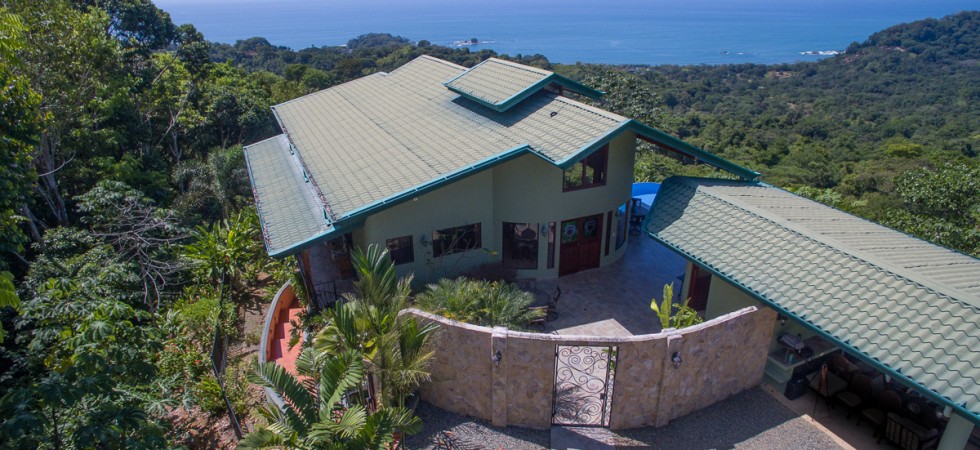 High Quality Home With Ocean View Close To A Large Waterfall