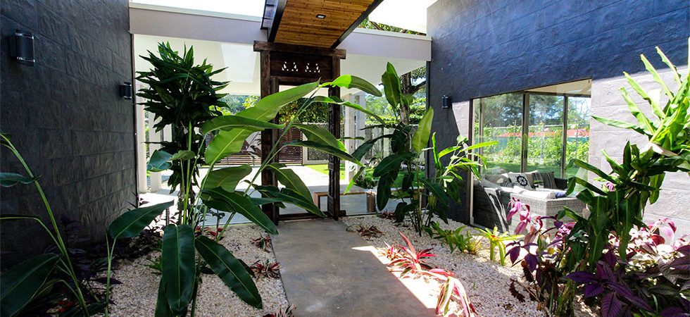 New Modern Home Near Downtown Uvita with Guest House