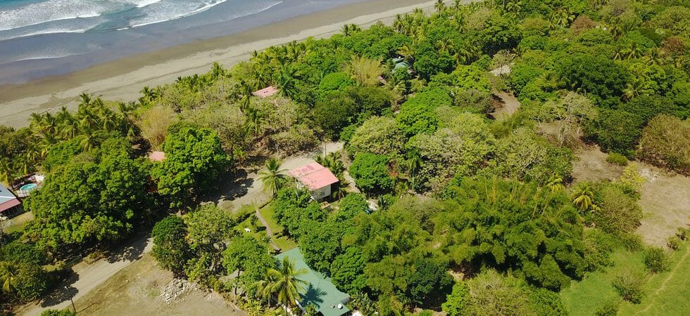 4 Bedroom Home with Pool Walking Distance to Matapalo Beach