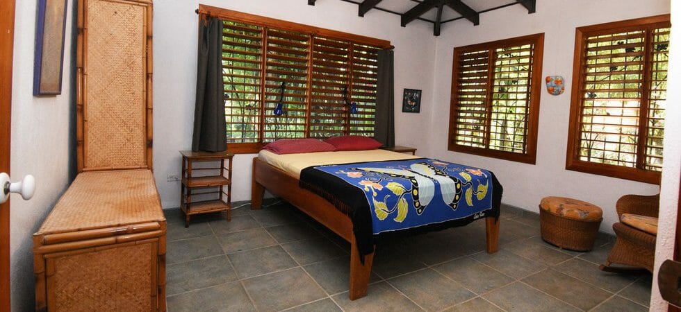 4 Bedroom Home with Pool Walking Distance to Matapalo Beach