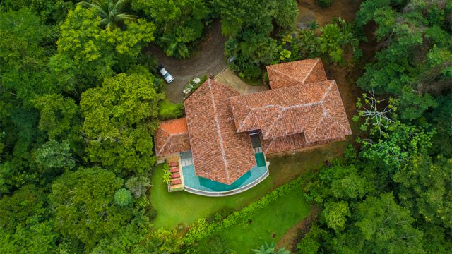 Estate Home in Upscale Escaleras Area