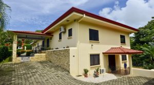 Beautiful Ranch Style Home with Guest Apartment in Manuel Antonio
