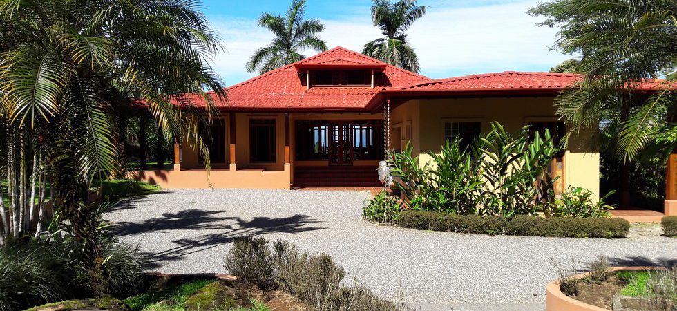 Charming Home with Gardens, Pool and Ocean View in Ojochal