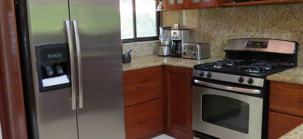 Tropical Home in Ojochal with Private Pool, Fenced Yard and Easy Access