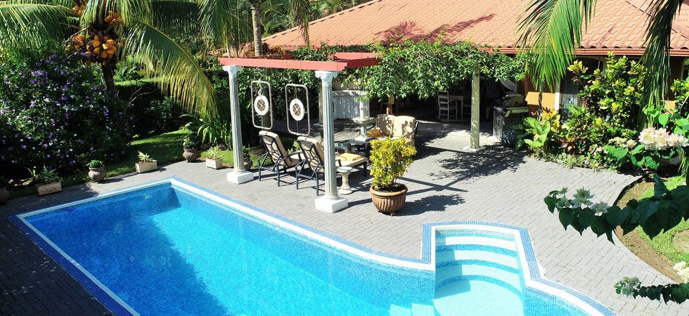 Tropical Home in Ojochal with Private Pool, Fenced Yard and Easy Access