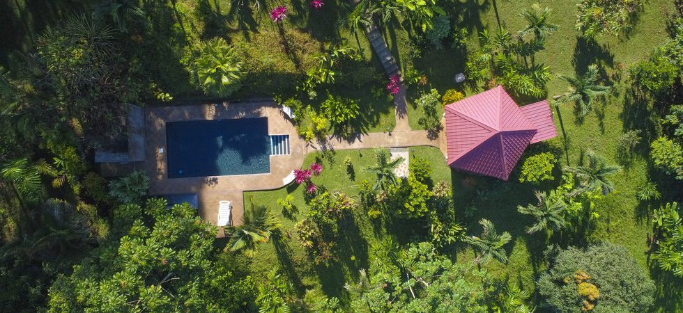 Home with Magnificent Gardens and Natural Creeks Near Dominical
