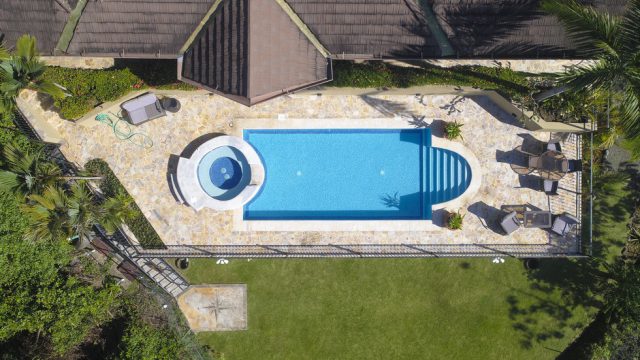 Resort Style Pool & Jacuzzi