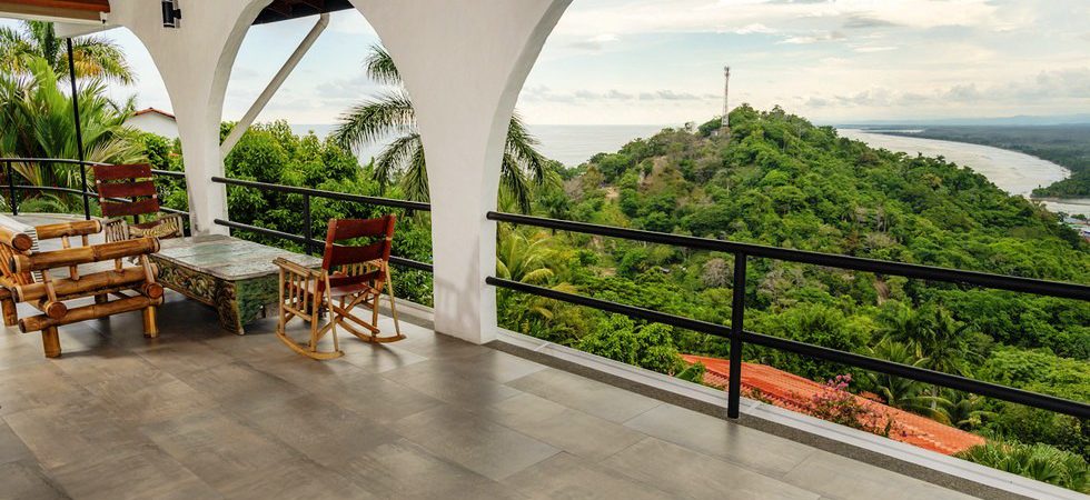 Beautiful Home Perched in the Hills Above Quepos and Manuel Antonio