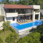 Luxury Home Dominical Escaleras