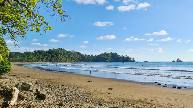 Walk to Dominicalito Bay