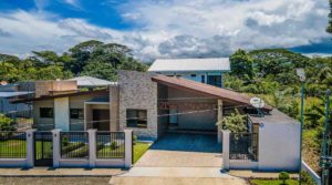 Beautiful and Modern Family Home Minutes from the Quepos Marina