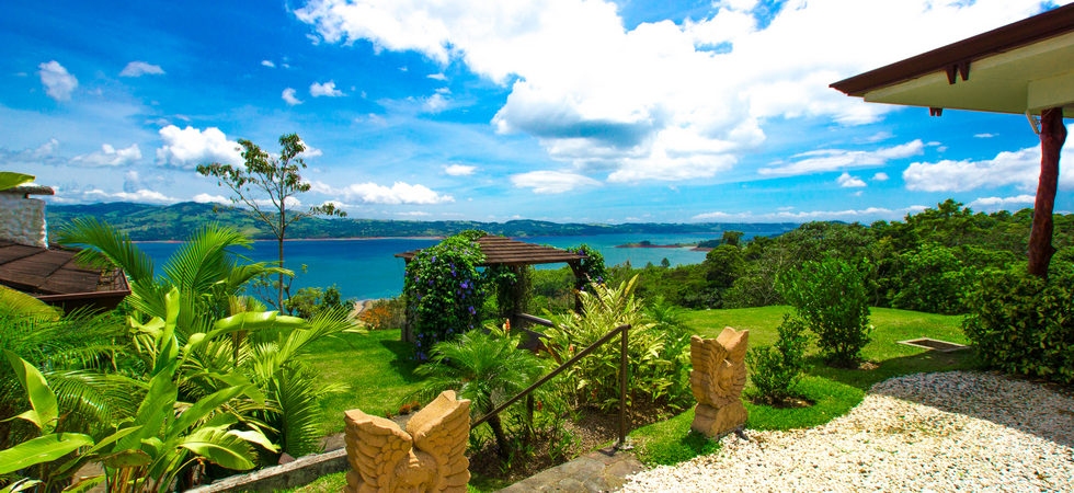Luxury Vacation Rental Villas for Sale with Amazing Views of Lake Arenal