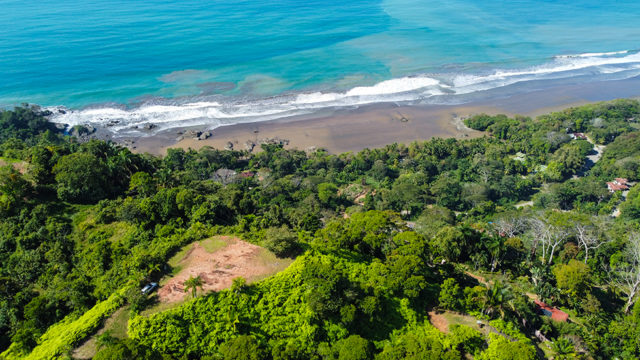 Property for sale in Dominical located Directly Above the Beach