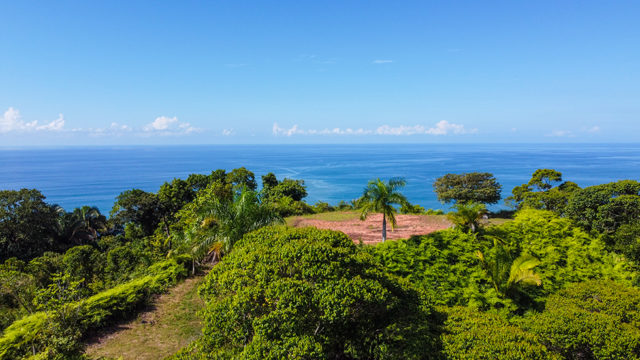 Luxury home site in Dominical for sale with an exclusive Top of the Mountain location